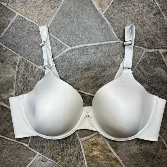 Vanity Fair Underwire Bra - Picture 4 of 8